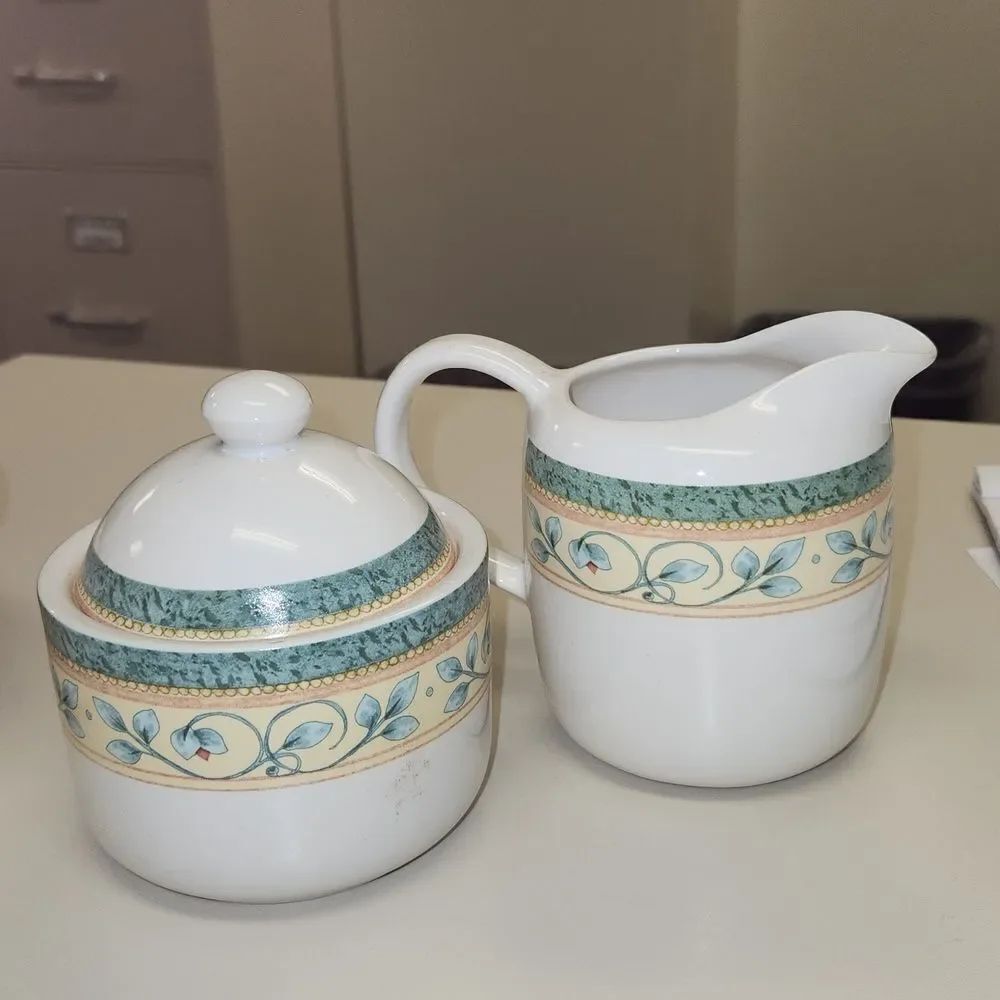 Pfaltzgraff French Quarter Cream and Sugar Dishes